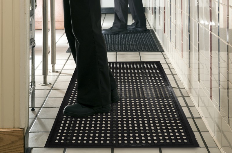 Two employees standing on Alsco's anti-fatigue mats