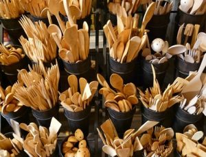 Different size of wooden cutlery